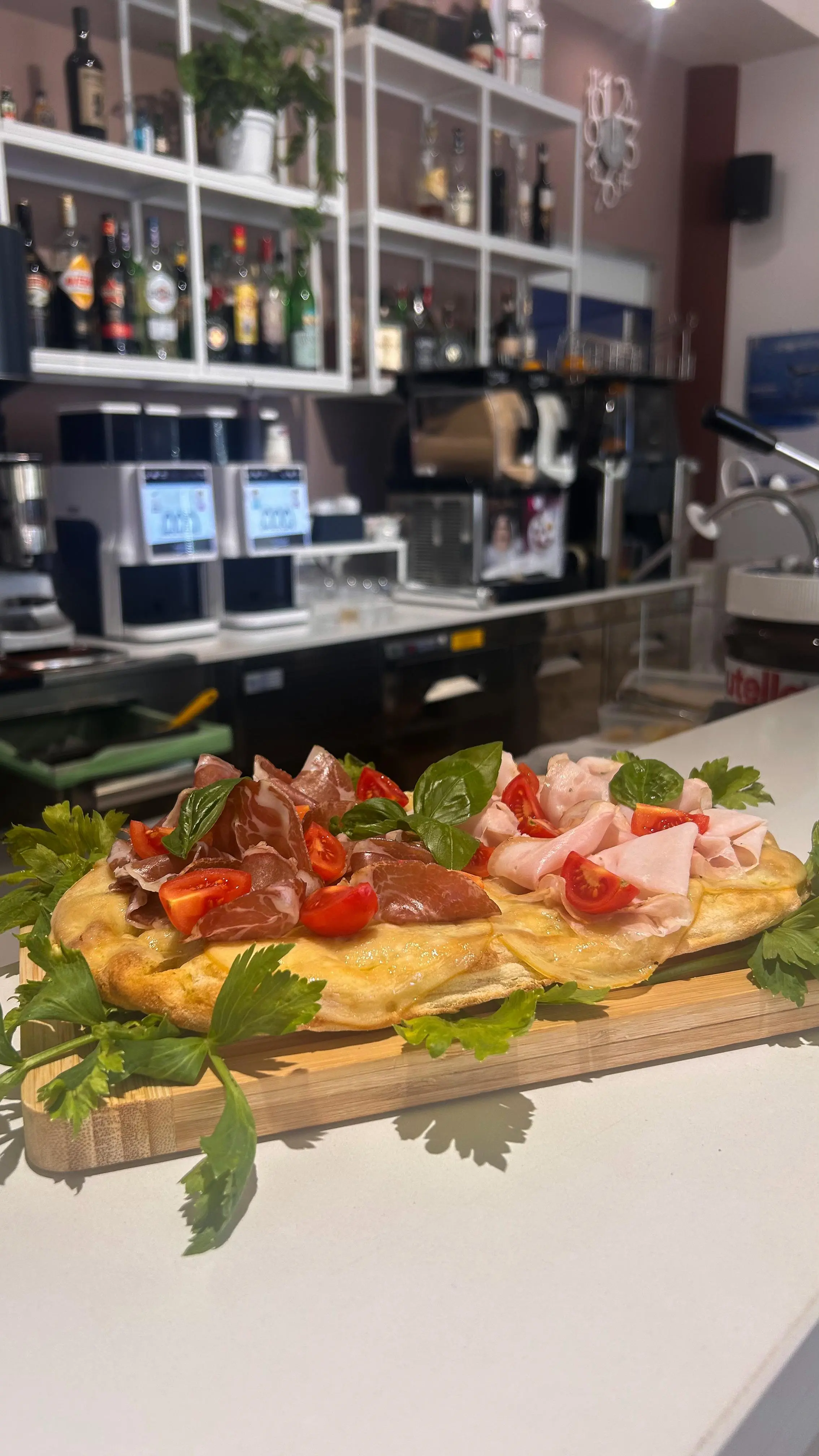 Tagliere aperitivo gourmet al Bar Arcate Café
