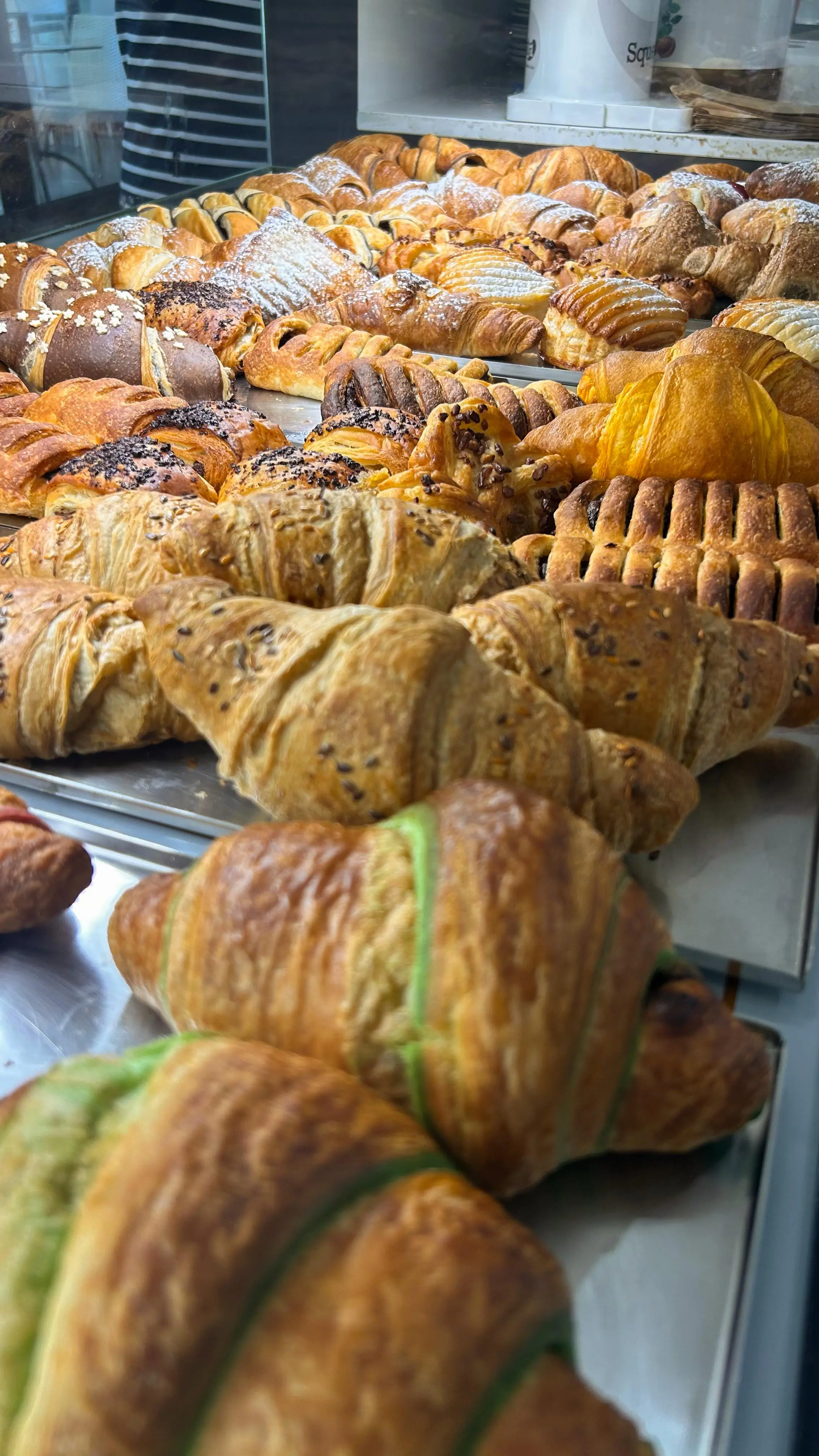 Cornetti appena sfornati con glassa